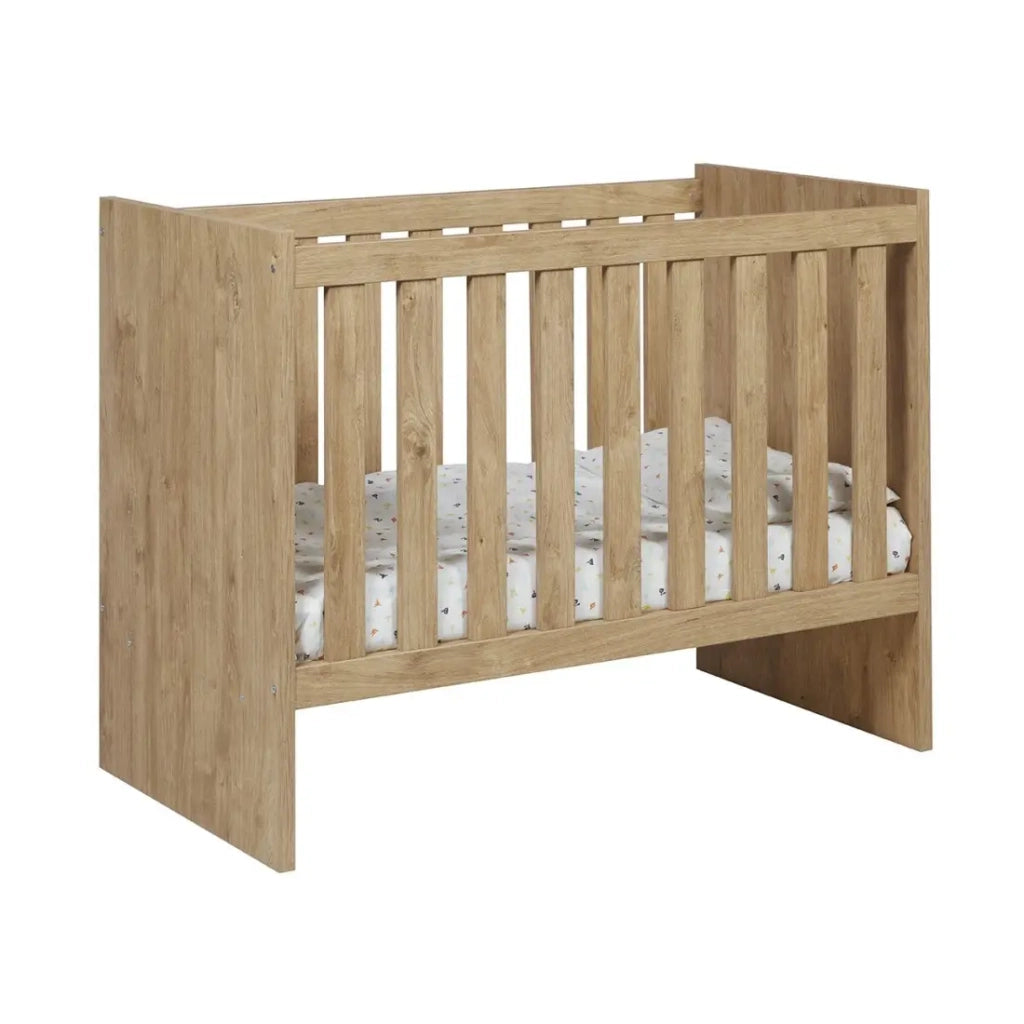 Camera per bambino TOMMY, letto trasformabile da 60x120 a 90x200, armadio, fasciatoio e comodino.