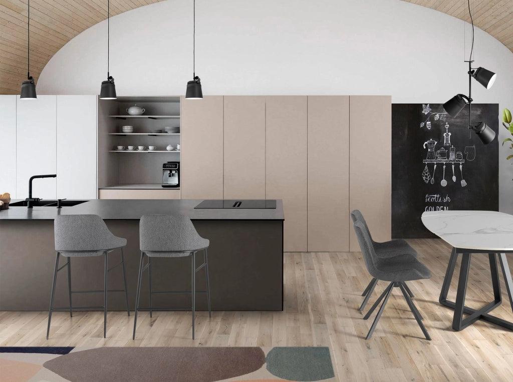 Sgabello in tessuto grigio