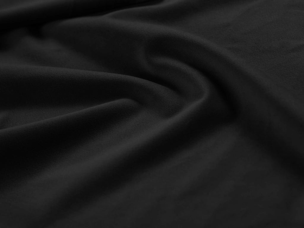 Cosmopolitan Design - Poltrona "Vienna" in velluto nero 