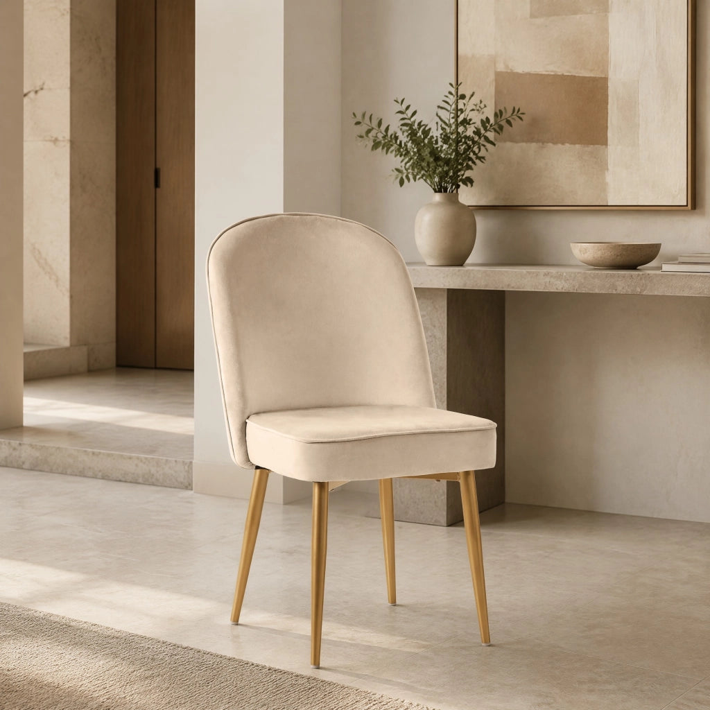 2 sedie da pranzo in velluto beige con gambe in metallo dorato, design moderno e comode