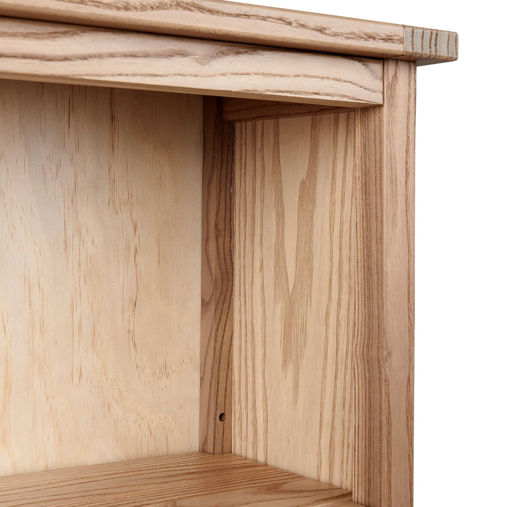 Libreria scaffale con mensole in legno chiaro in stile rustico