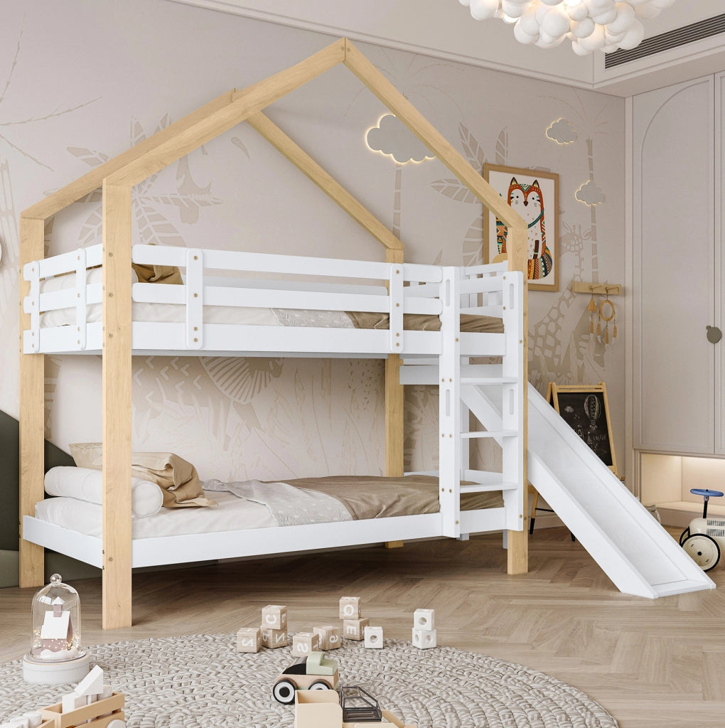 Letto a castello a forma di casa con scivolo e scala sicura