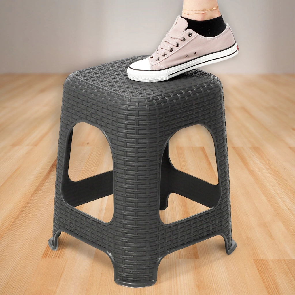 Sgabello da cucina KADAX con base antiscivolo, portata massima 120 kg.