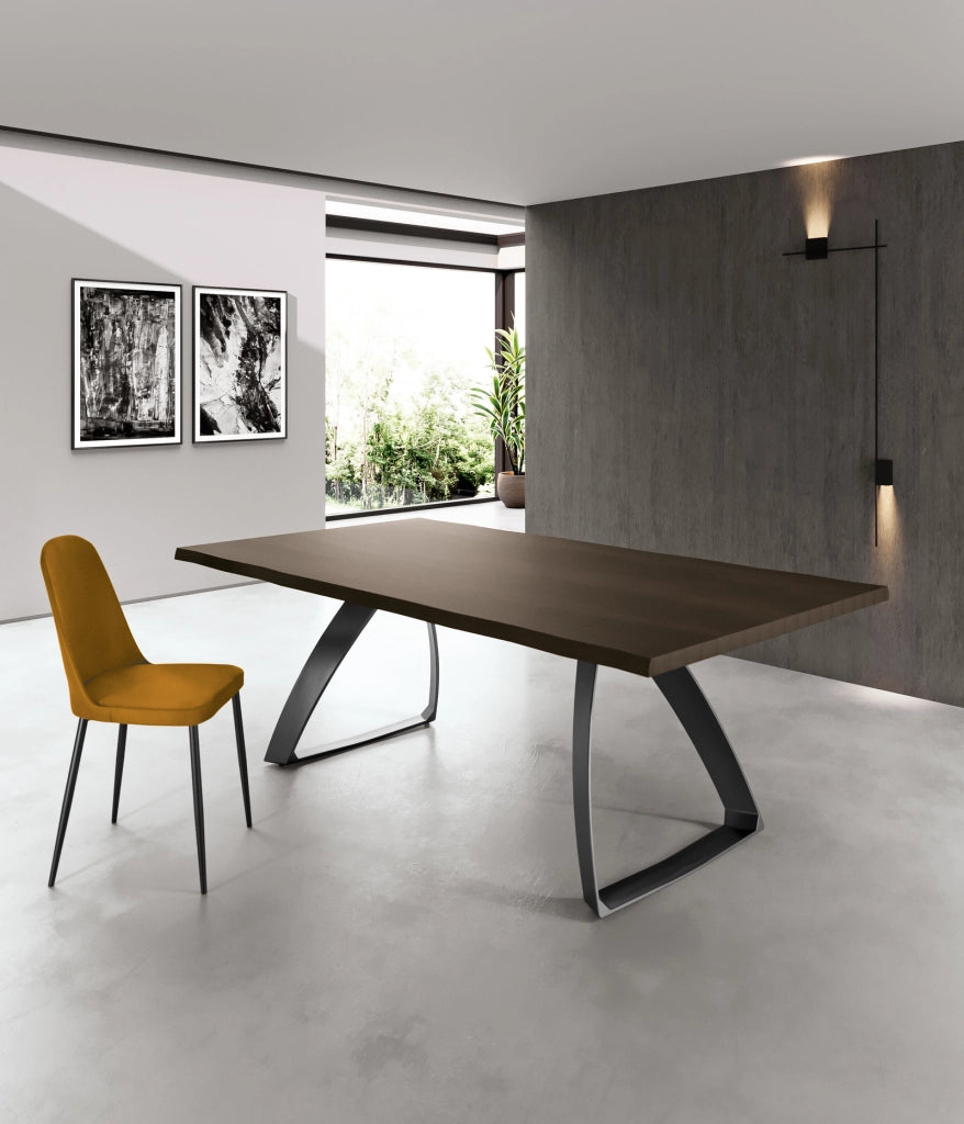 Sedia Tamara da pranzo moderna rivestimento soft-touch caramello gambe in metallo nero, design elegante 45x52x85 cm - Seduta Design