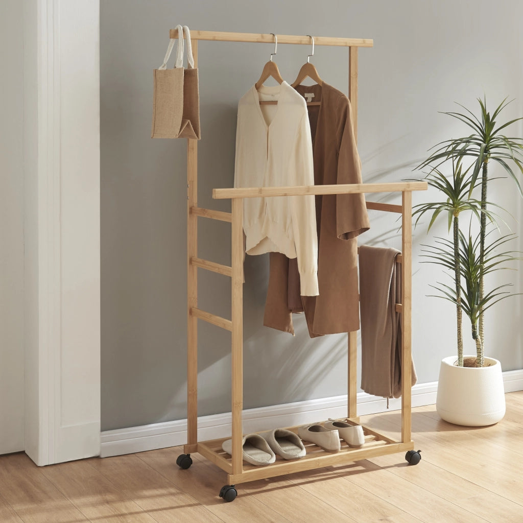 Stand Appendiabiti Ilmajok in Bambù con Ruote 147 x 70 x 36 cm [en.casa]