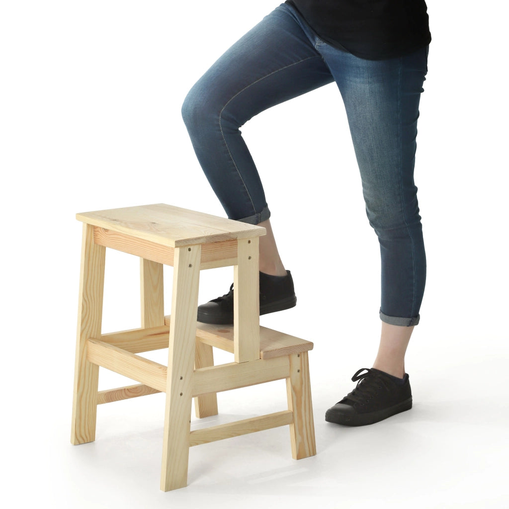 Sgabello da cucina in legno KADAX con piattaforma e gradini da 50 cm, solido.