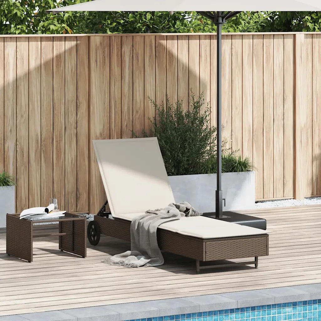 Lettino Prendisole con Ruote e Cuscino in Polyrattan Marrone 4104034