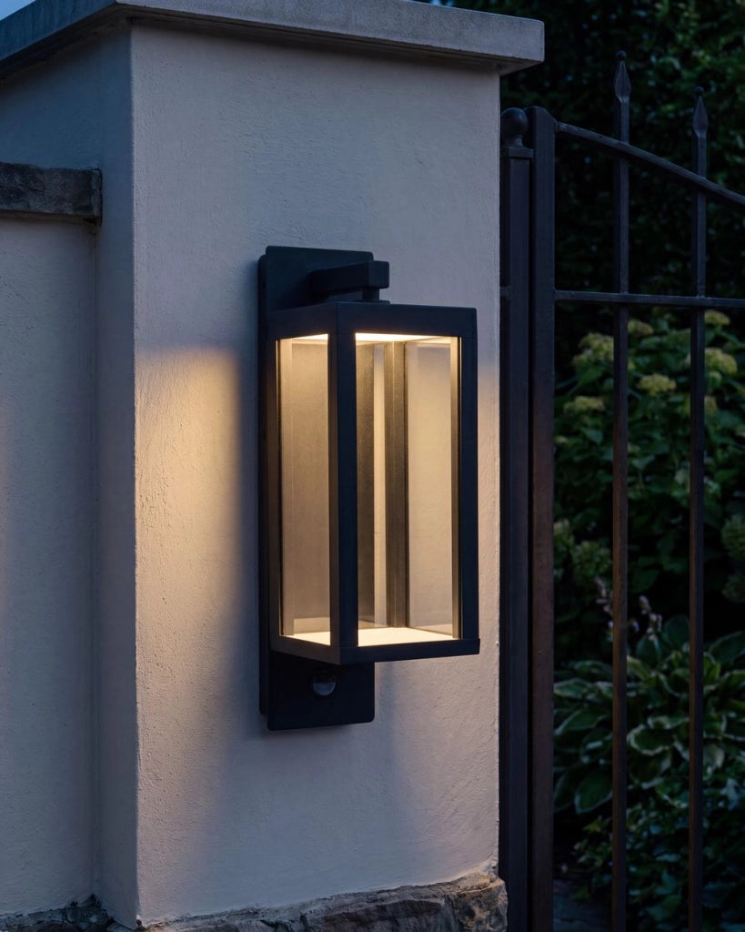 Applique moderna da esterno a LED nera in alluminio con sensore di movimento IP54