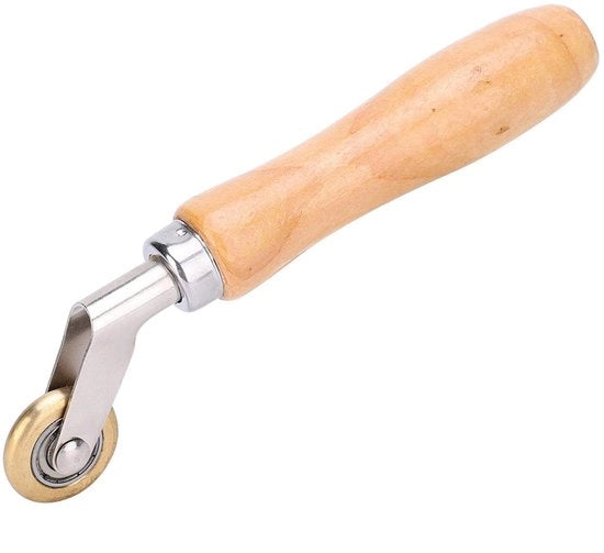 Rotolatore manuale per dettagli angolari di pavimenti