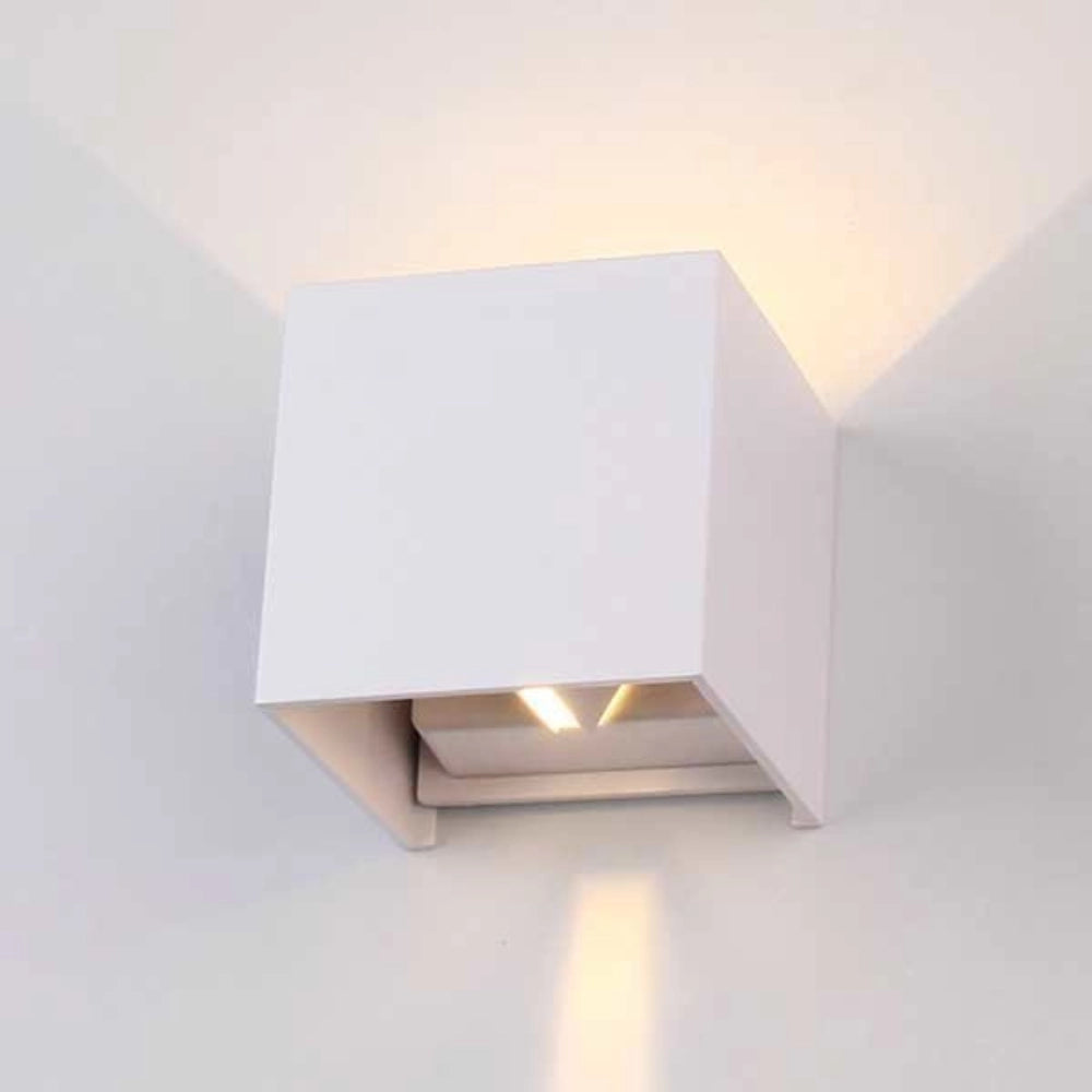 Applique led wall formato cubo colore bianco potenza 12 watt luce naturale 4000k