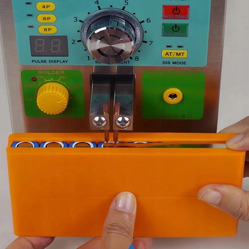 Forma per Saldatura Batterie 6x13 – Costruzione Stabile, Materiale Bakelite | Capacità 78 Celle | Per Saldatura Batterie