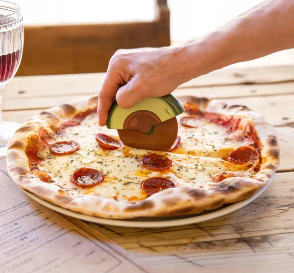 Tagliapizza avocado