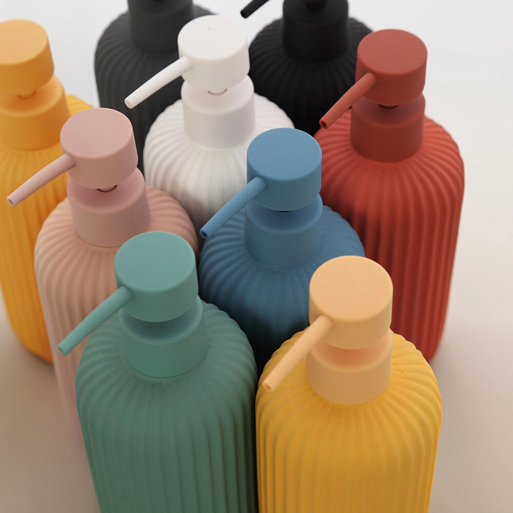 Set accessori bagno in ceramica nero con dispenser sapone e due portaspazzolini Spring