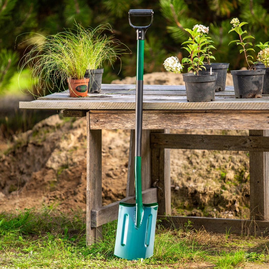 Pala dritta KADAX da giardino, 118 cm, in metallo, ergonomica e robusta.