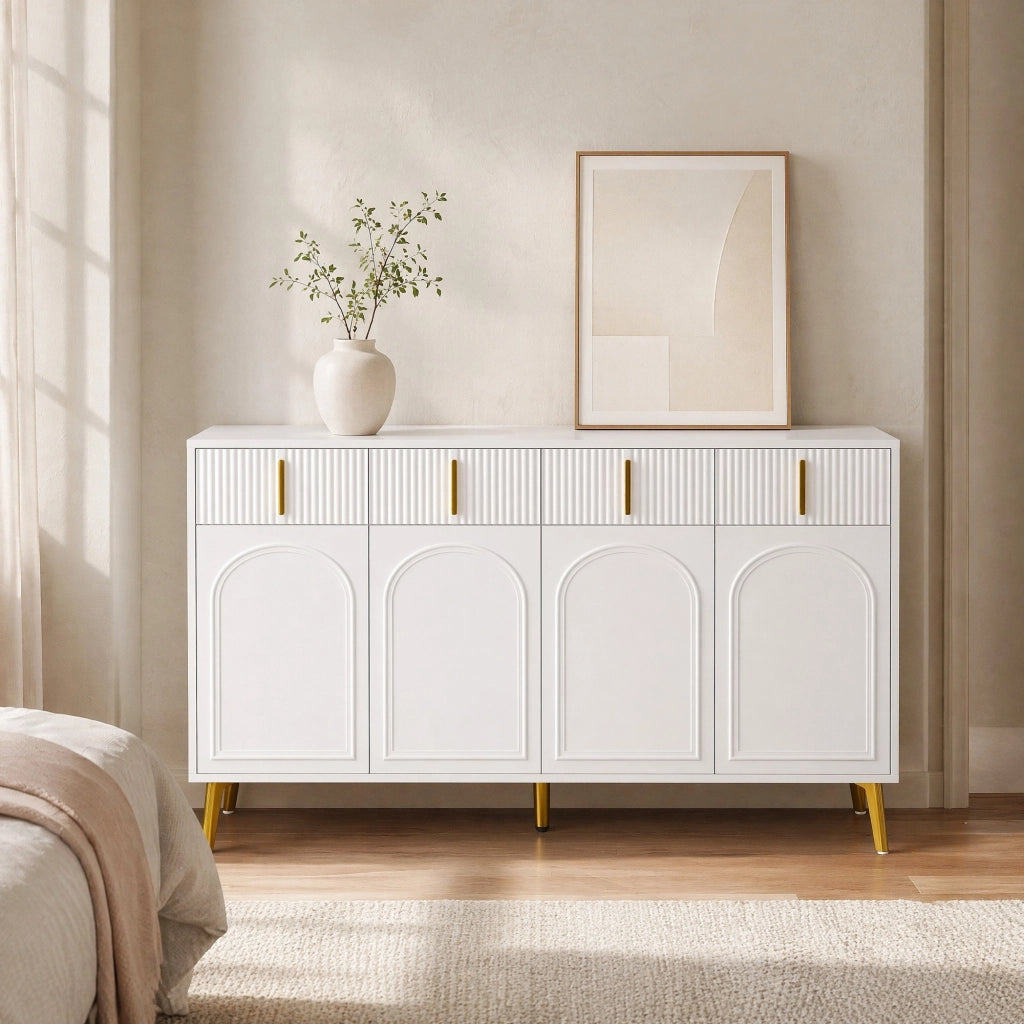 Sideboard moderno bianco 140 cm con 4 cassetti, 4 ante, ripiani regolabili e dettagli oro