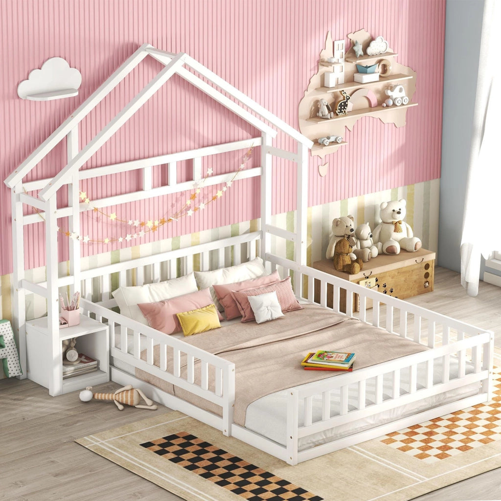 Letto per bambini a forma di casa 140x200 cm con sponda e comodino, bianco