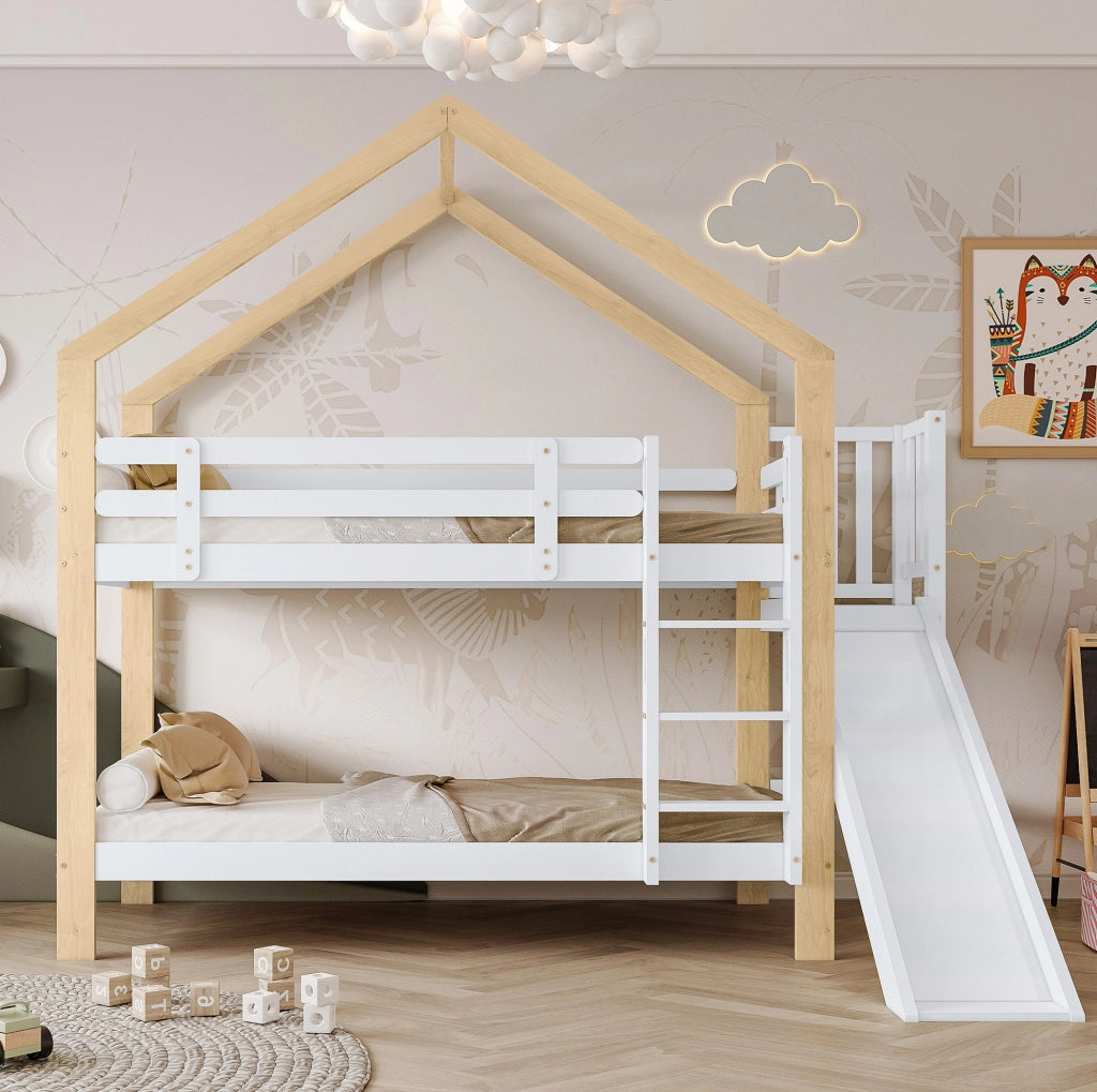Letto a castello a forma di casa con scivolo e scala sicura