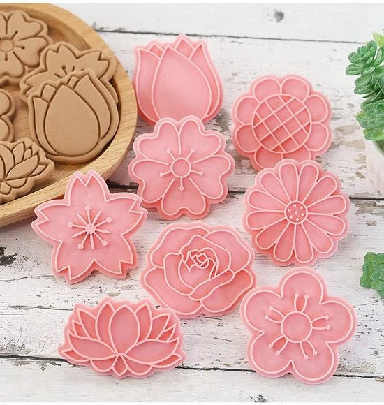 Forme per biscotti in acciaio inossidabile, cromate, decorate.
