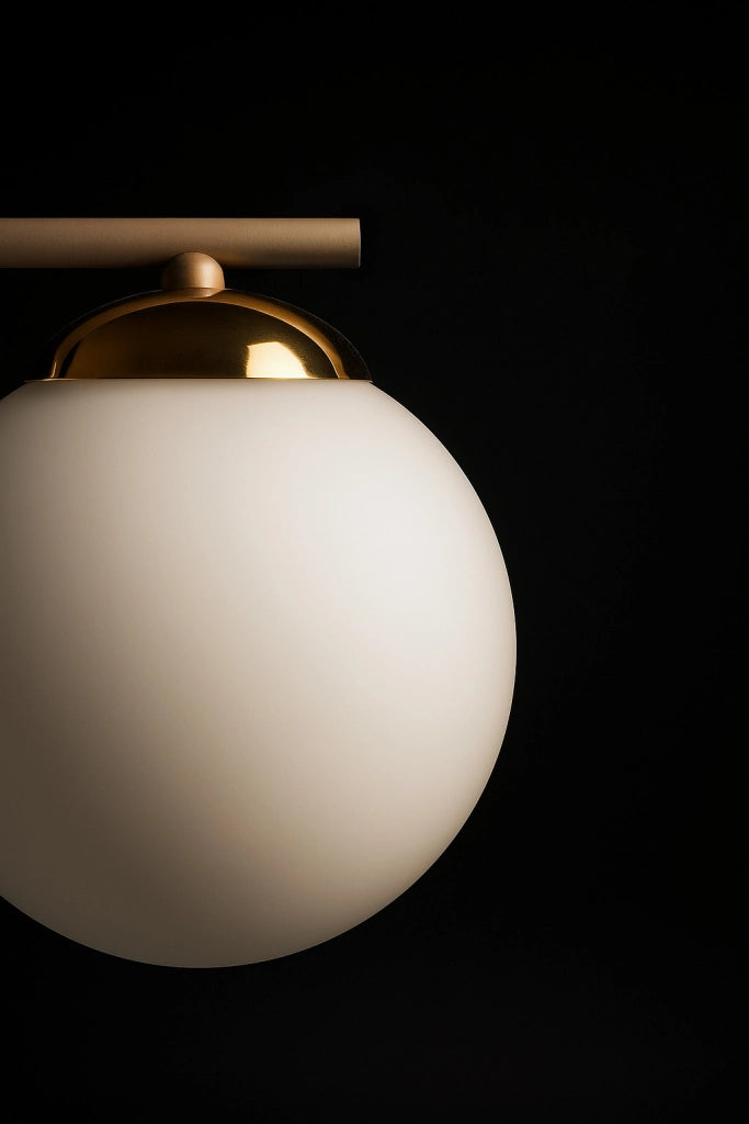 Applique moderna beige sfera vetro opale E14 10W Kaja