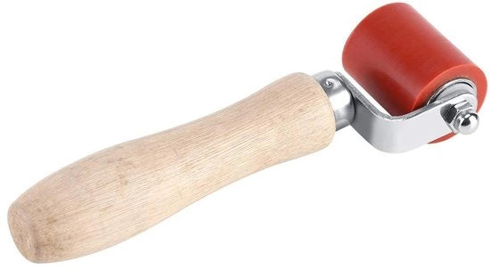 Rullo adattivo - Superficie in silicio - Manico in legno - Resistente alle abrasioni - Temperatura massima 260 gradi - Progettazione ergonomico - Funzione flessibile - Rullo adattivo