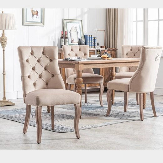 Sedia da pranzo in velluto con schienale alto e bottonatura, struttura in legno di caucciù stile moderno beige