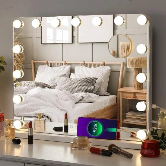 Specchio da Trucco con Illuminazione - 15 Luce e Ingresso USB - 3 Rapporti di Ingrandimento - 58x48 Cm