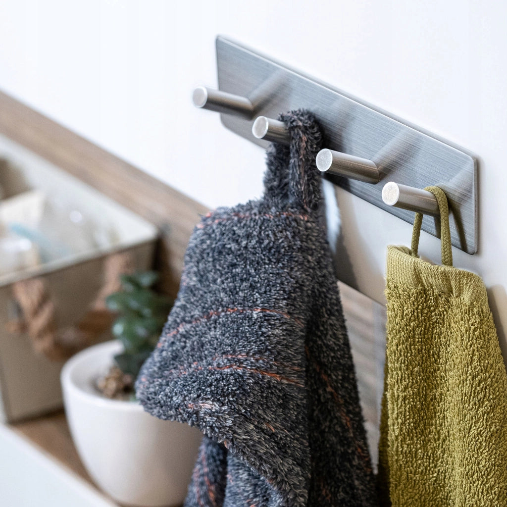 Portasciugamani da bagno KADAX con 4 ganci autoadesivi, colore argento, resistente.