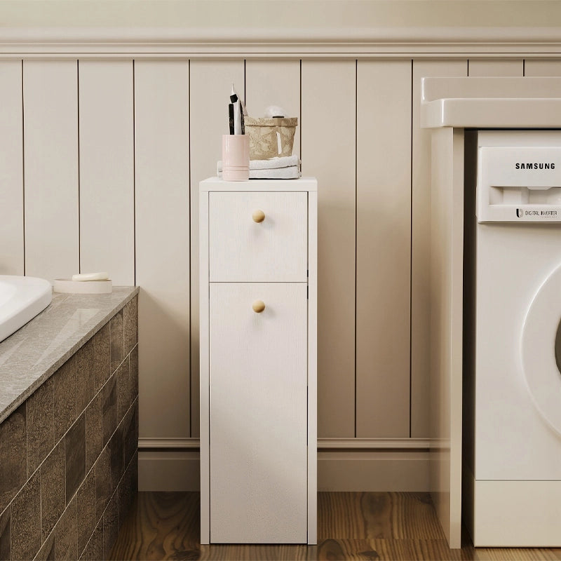 Mobiletto da bagno stretto con colonna, ripiano bianco e cassetti, design moderno