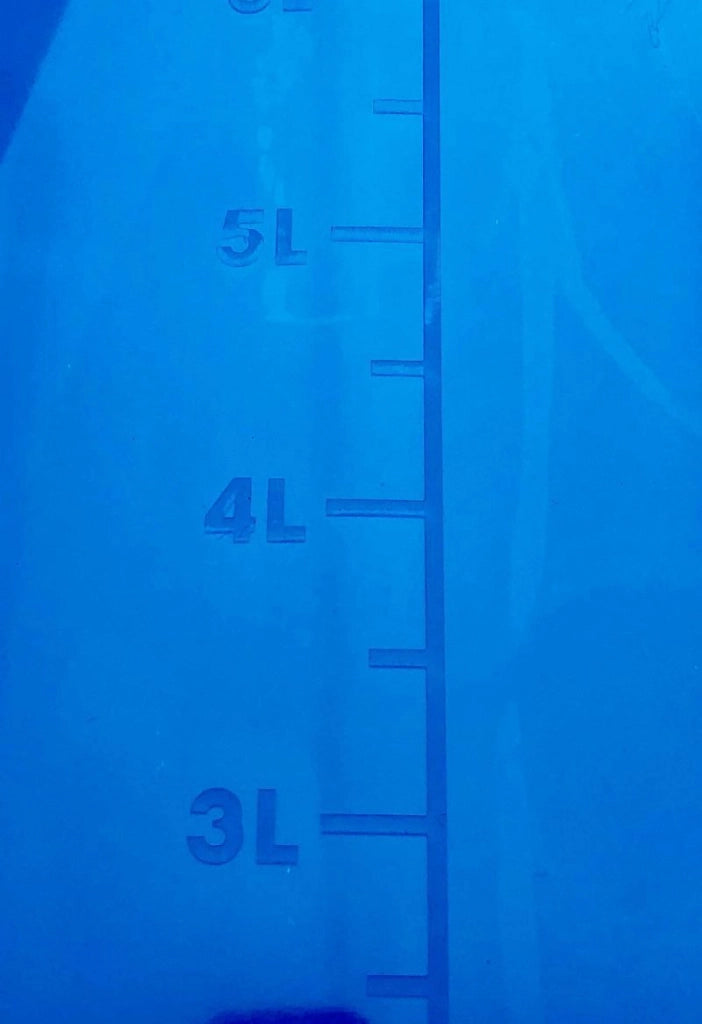 Abbeveratoio a Sifone Manico Facile Impugnatura 10 Litri Anti UV Antibatterico Appendibile Ottimo per Pulcini Polli e Altri Avicoli Riempimento Semplificato