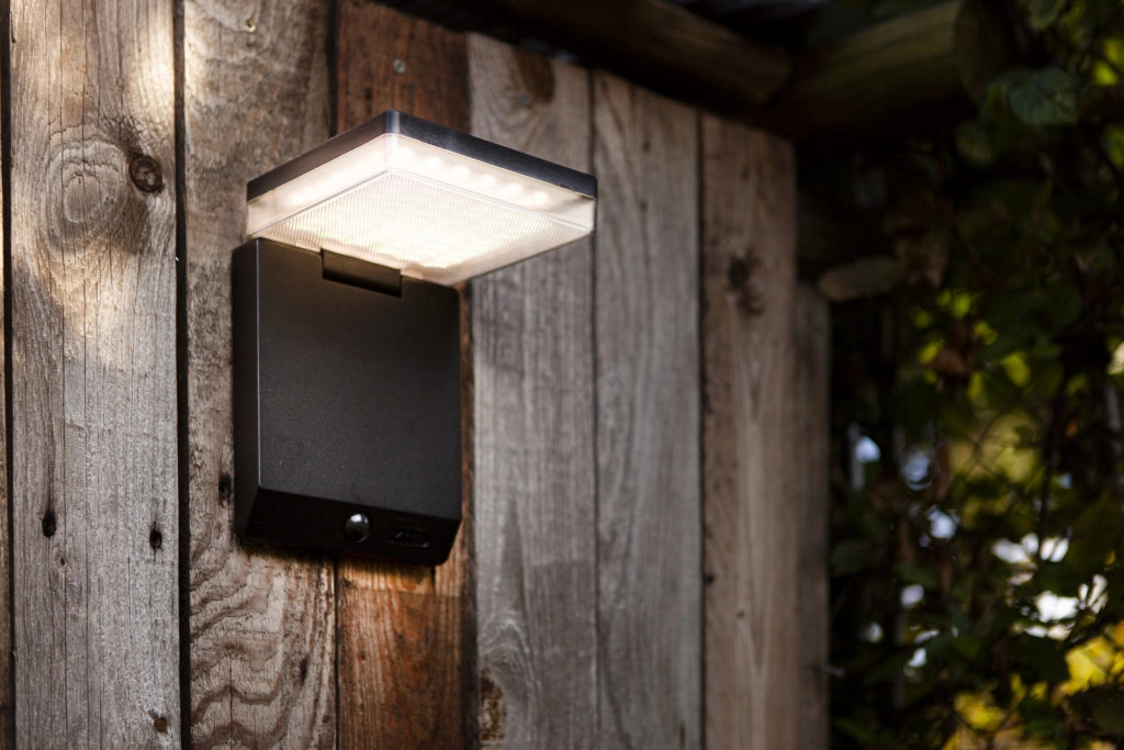 Applique esterno LED solare MOZE Lutec nera sensori
