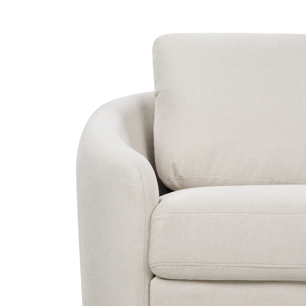 Divano 3 posti in tessuto beige chiaro con piedi dorati curve morbide stile glamour elegante soggiorno