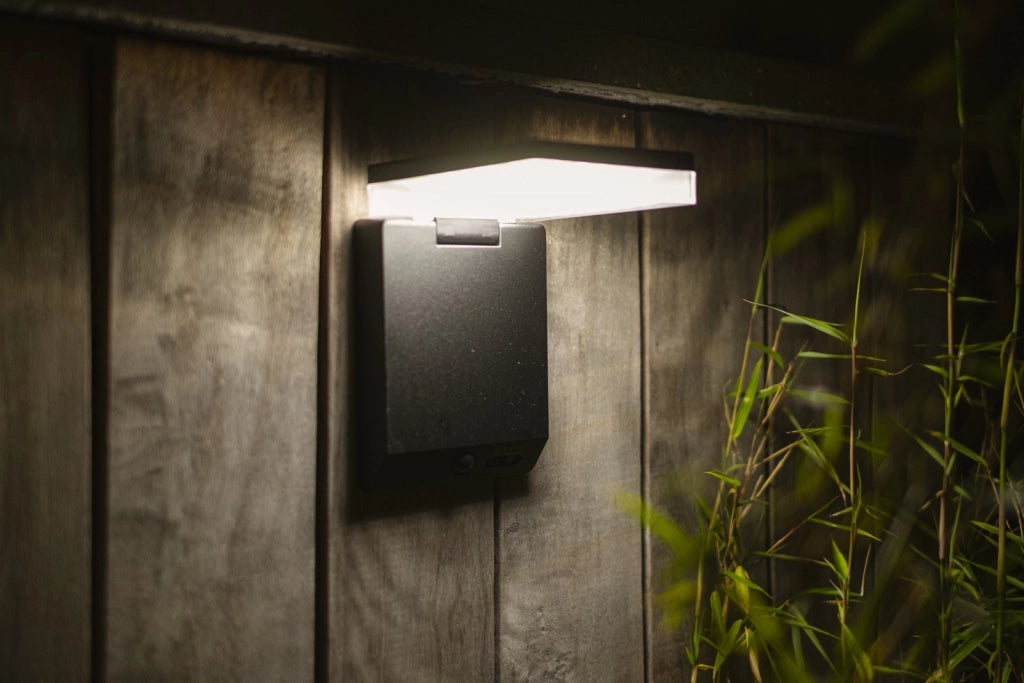 Applique esterno LED solare MOZE Lutec nera sensori