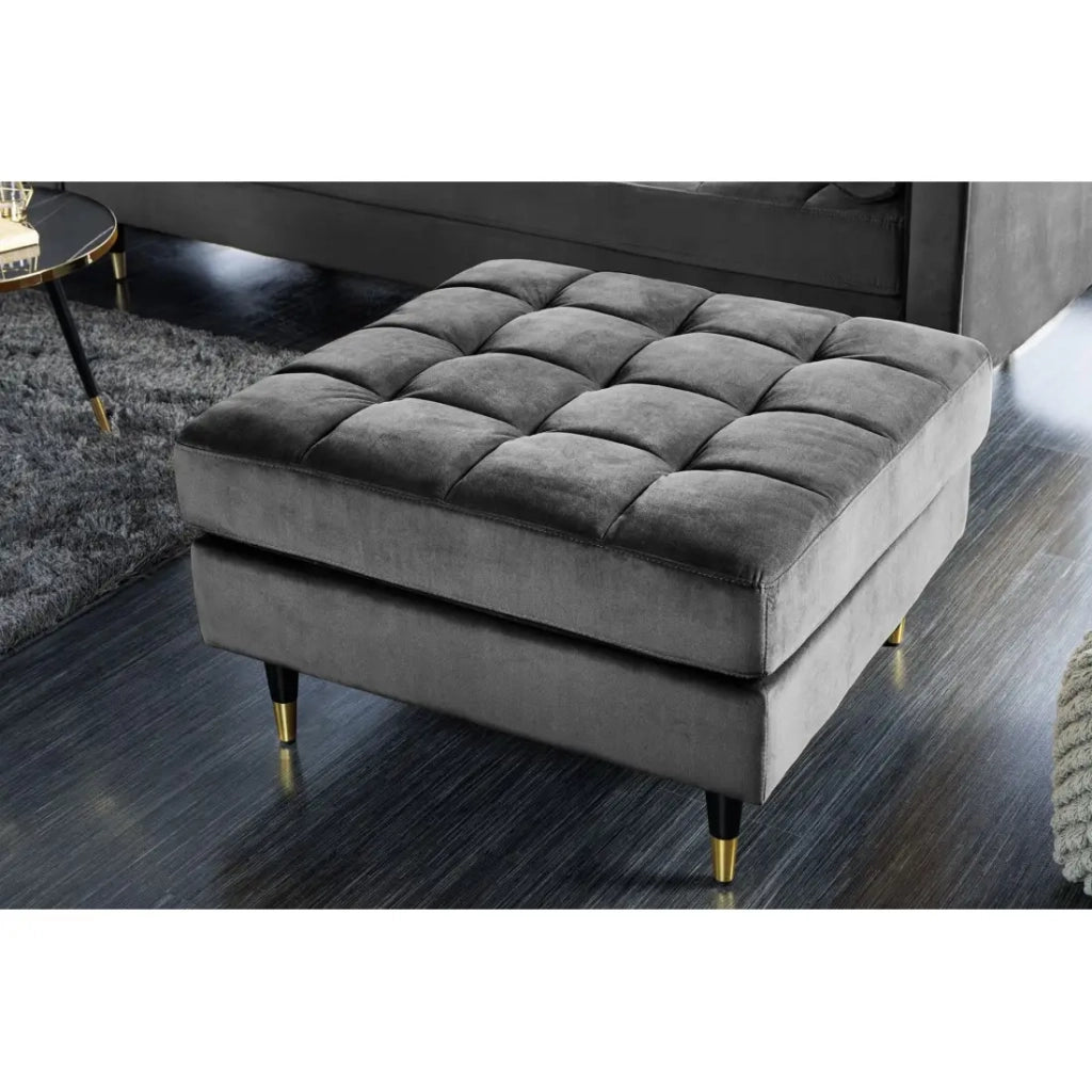 Pouf KOLIRI grigio – design quadrato in velluto