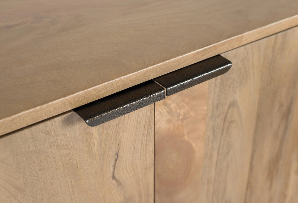 Credenza realizzata in legno di mango con angoli arrotondati