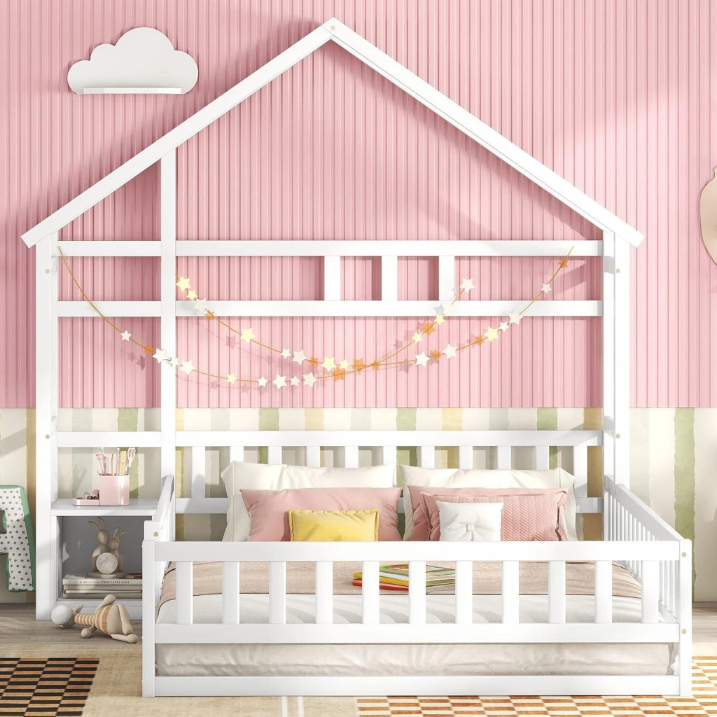 Letto per bambini a forma di casa 140x200 cm con sponda e comodino, bianco