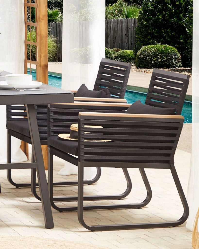 Set di 2 Sedie da Pranzo da Giardino Struttura in Metallo Nero con Cuscini in Corda Design Industriale Moderno