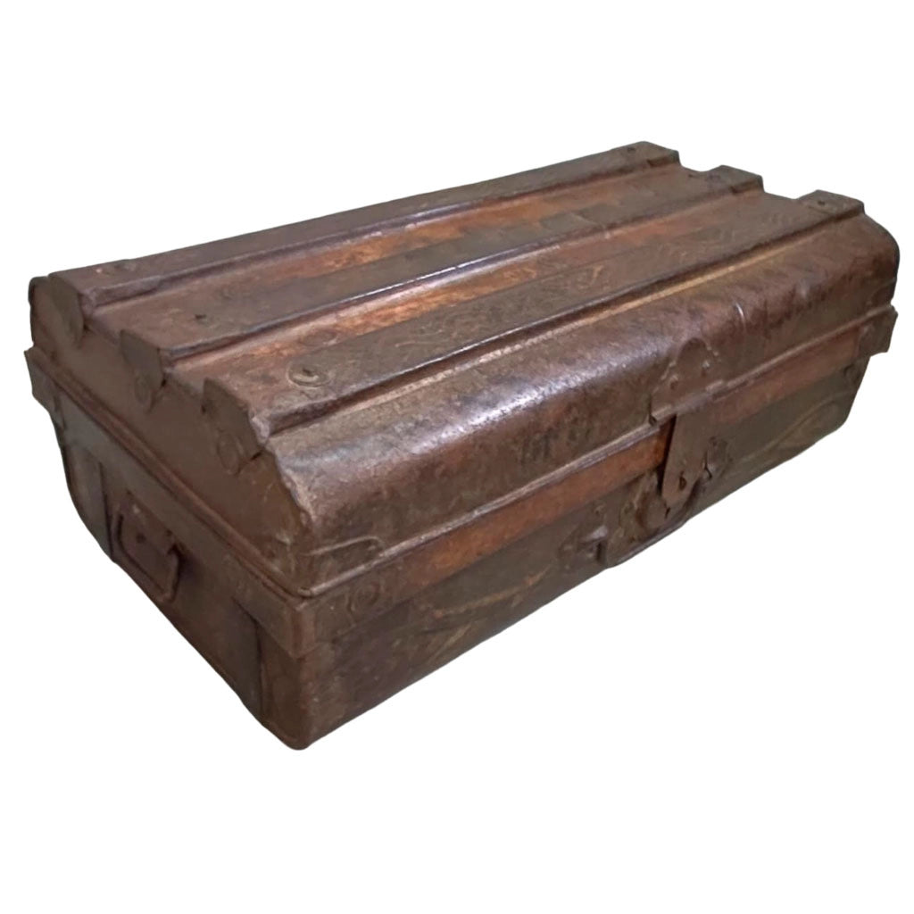 Valigia artigianale in metallo, 67x37x25h cm
