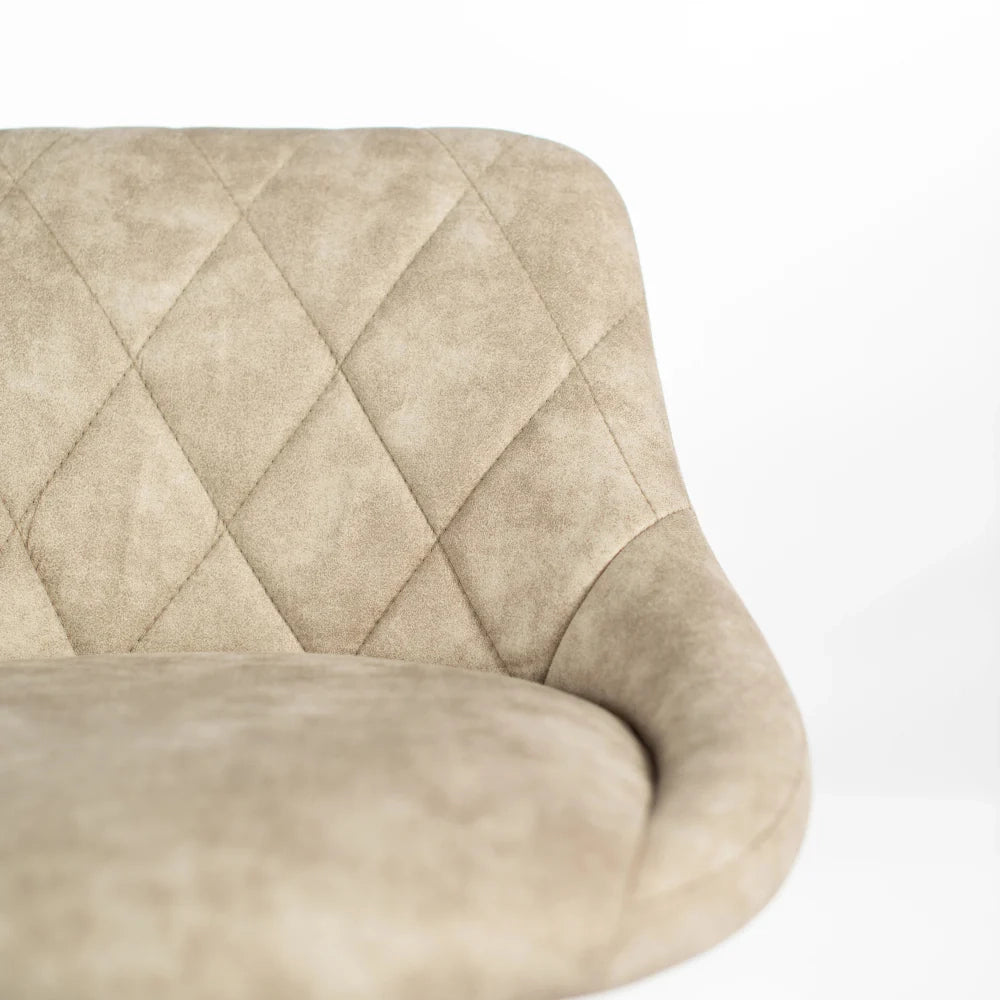 Set di 2 sgabelli da bar e cucina regolabili in altezza in microfibra beige Luca con struttura in metallo e poggiapiedi | Duzzle