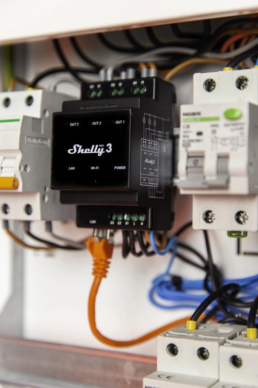 Shelly PRO 3. Relè WiFi. LAN Bluetooth. 3 Canali. guida DIN. controllo apparecchi ad  uso residenziale e commerciale