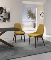 Sedia Vera da pranzo con seduta e schienale in tessuto giallo e struttura in legno massello di noce - Design classico contemporaneo
