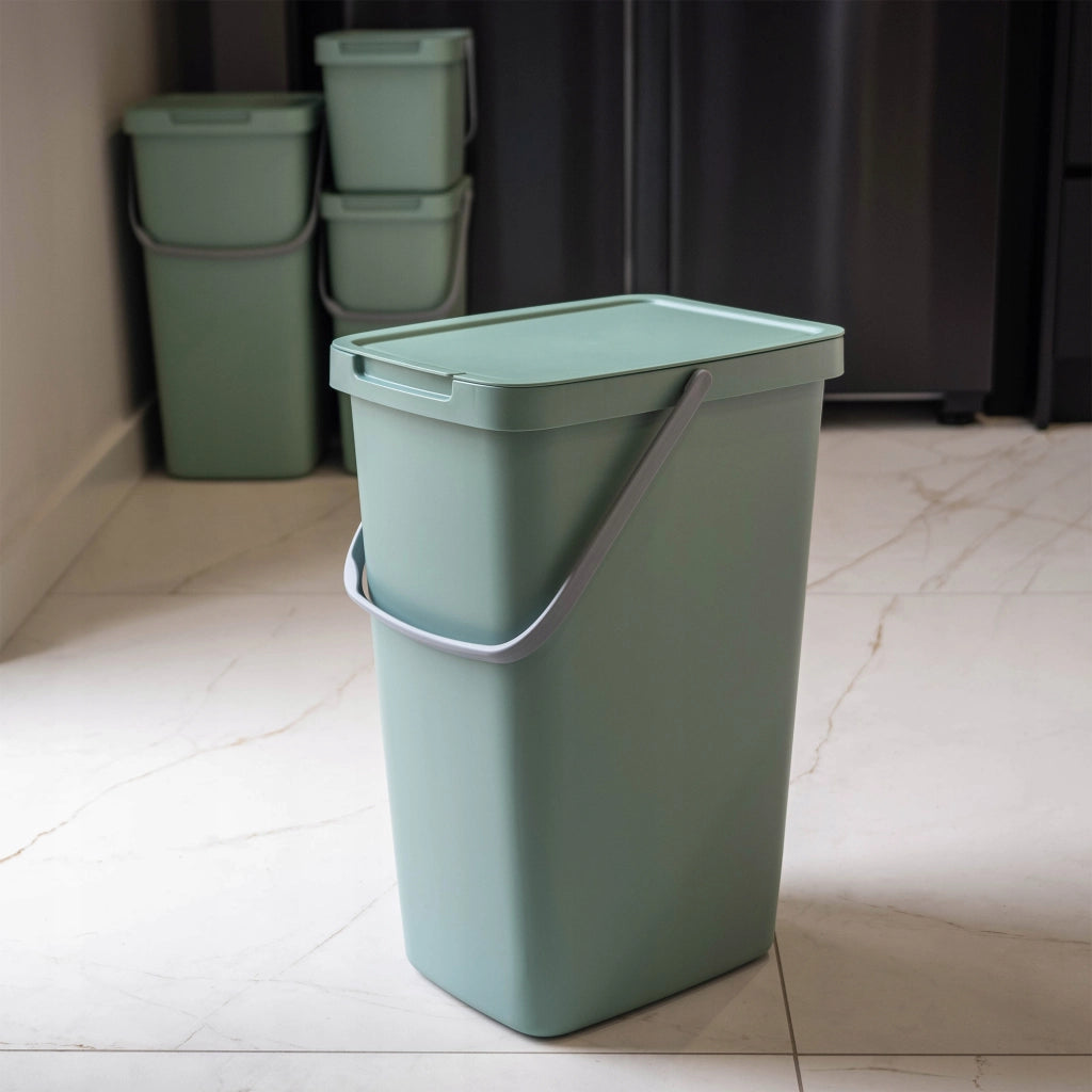 Cestino per rifiuti KADAX con coperchio, secchio per la raccolta differenziata da 20 litri.