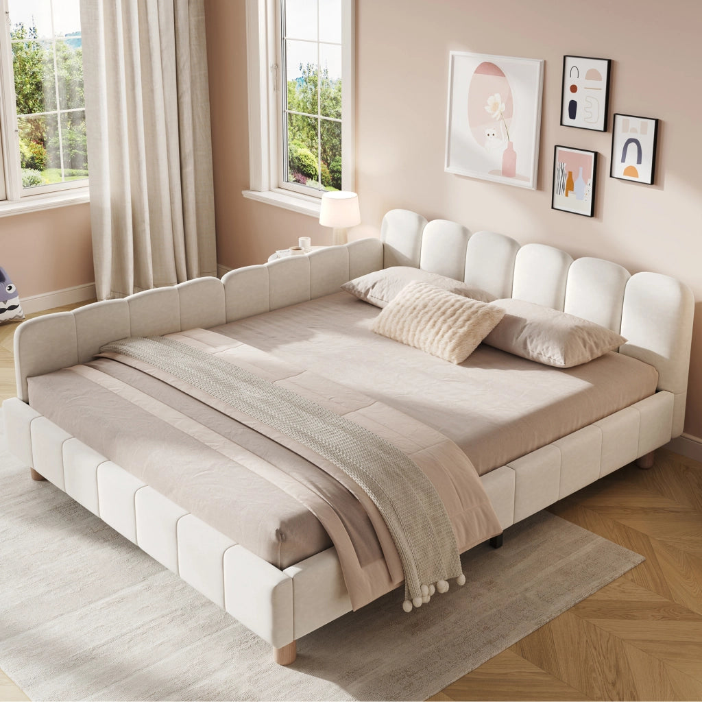 Letto imbottito per bambini in velluto beige con rete a doghe e tasche laterali