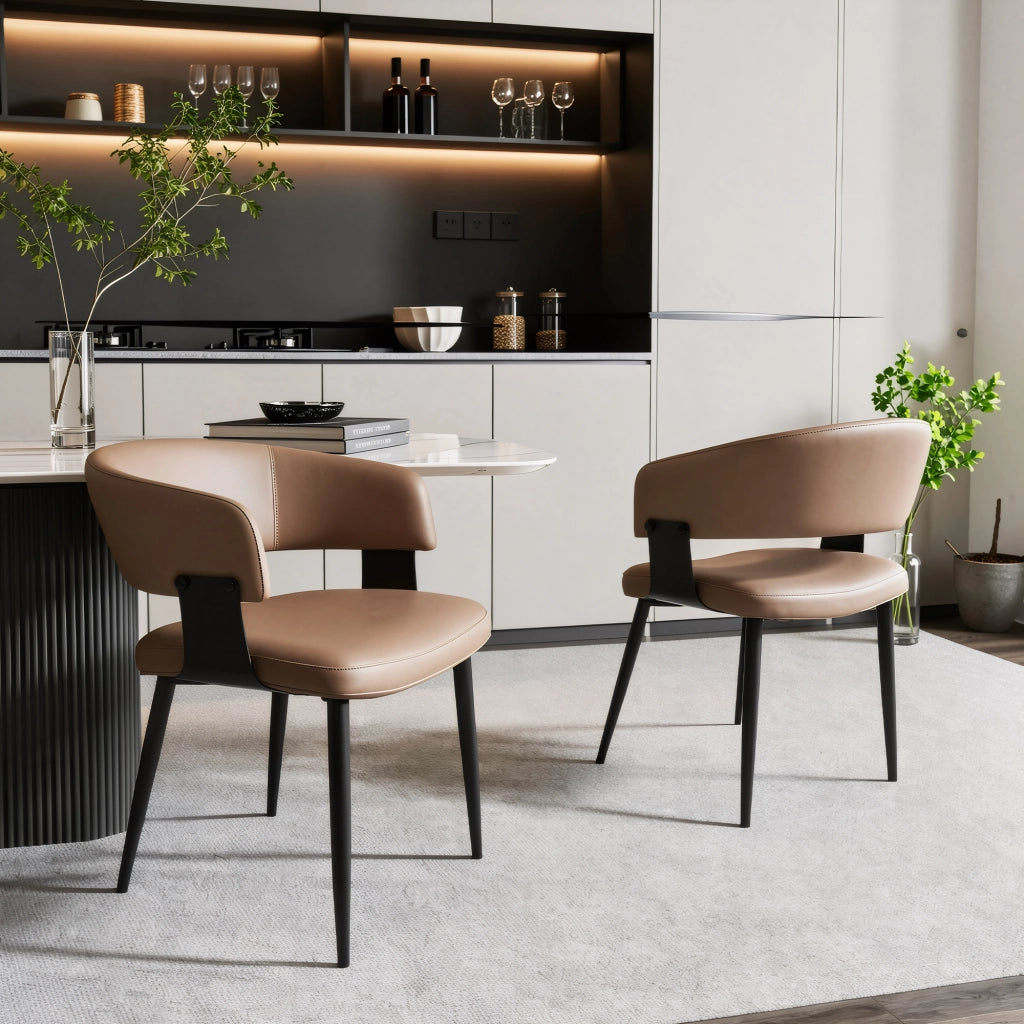 Sedia da pranzo ergonomica con schienale avvolgente e base in metallo in PU marrone
