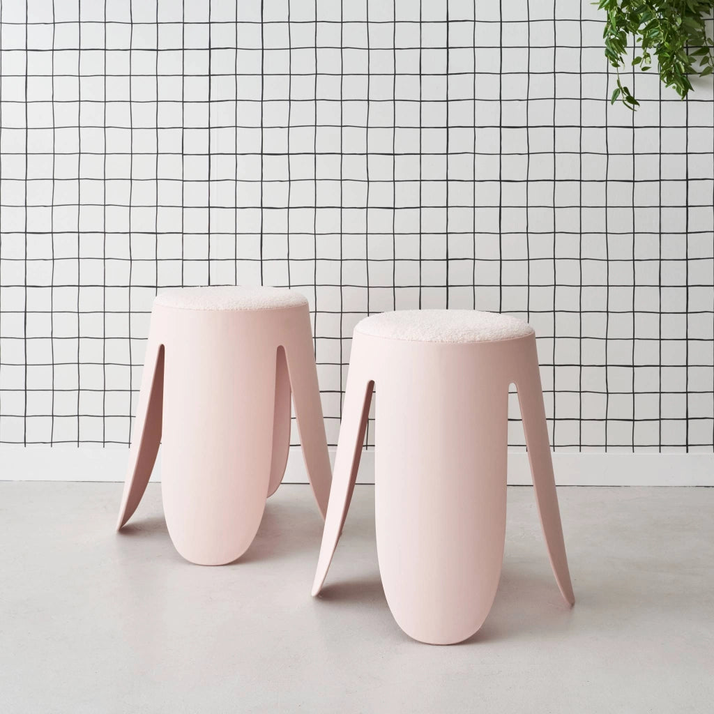 Set 2 sgabelli impilabili in bouclé, rosa