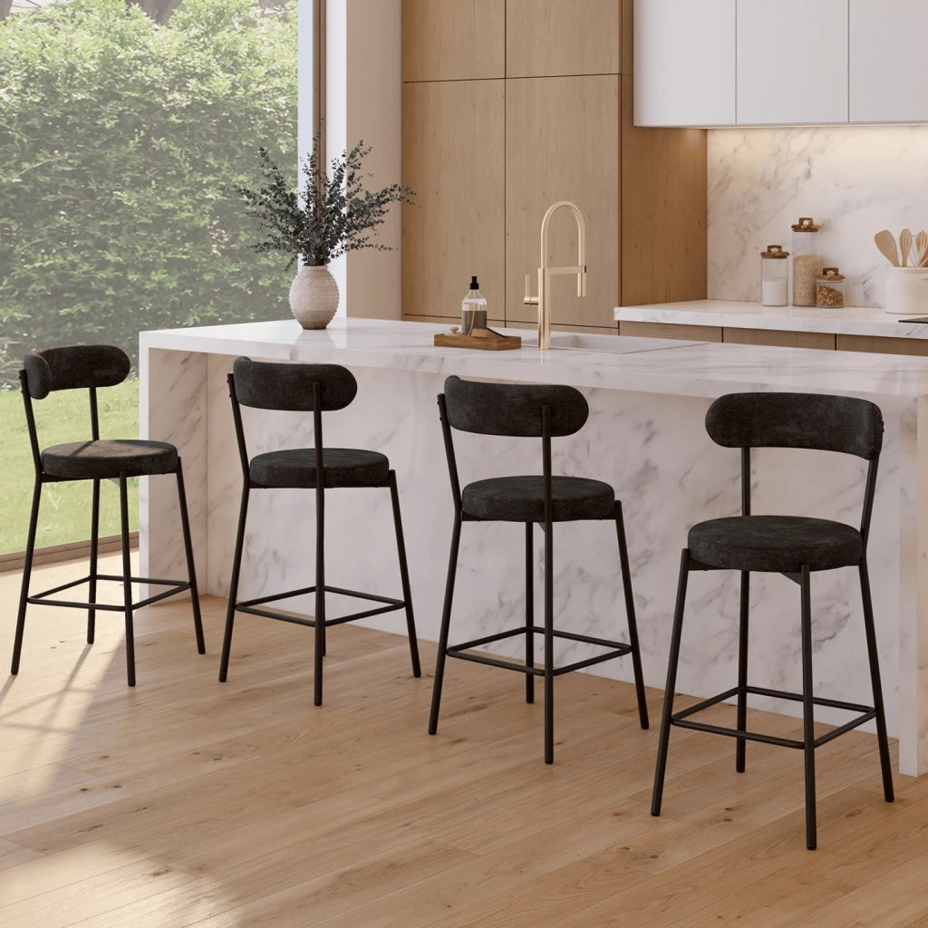 IDMarket - Set di 4 sgabelli da bar MIKI con schienale curvo in tessuto chenille nero e gambe in metallo nero