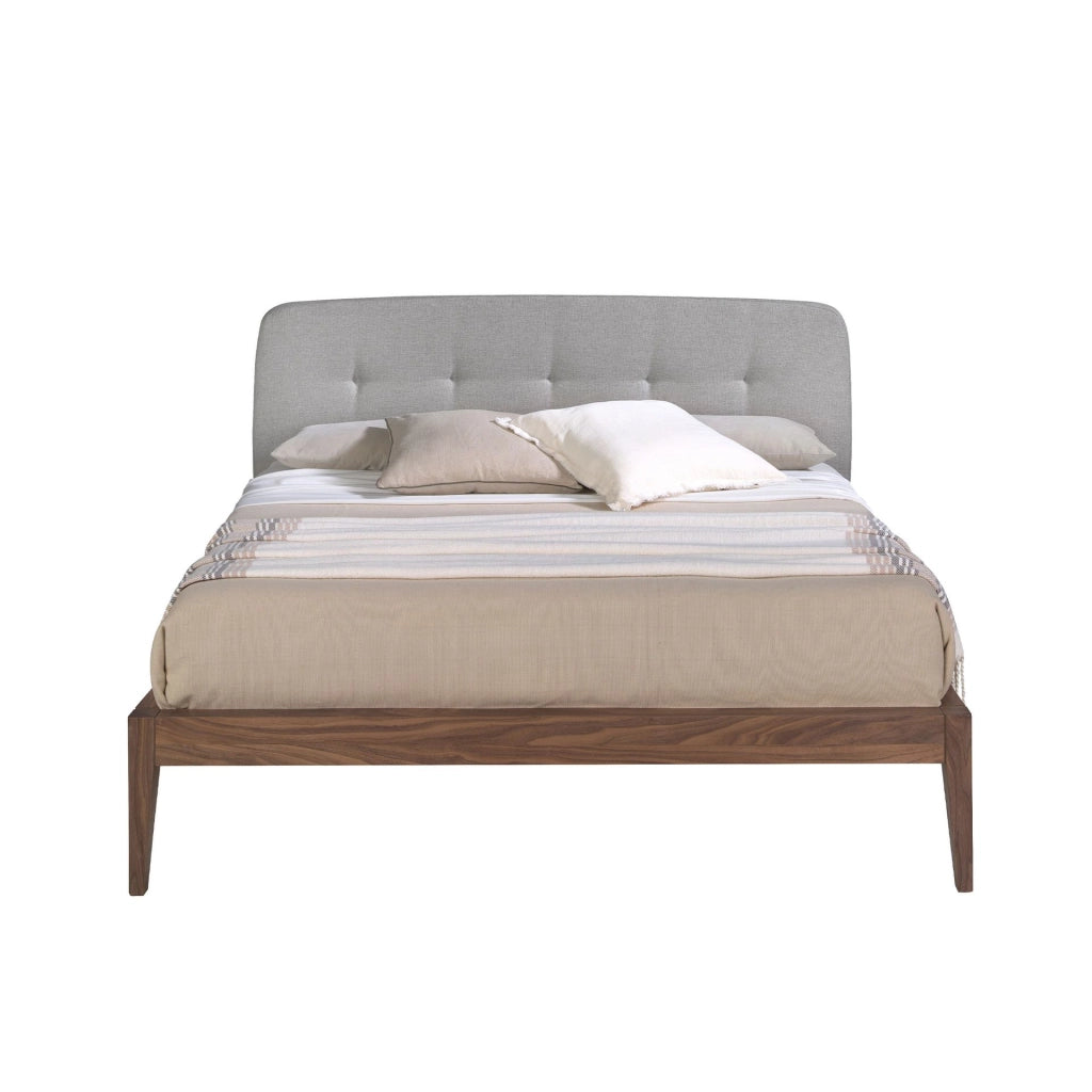 Letto in tessuto grigio trapuntato