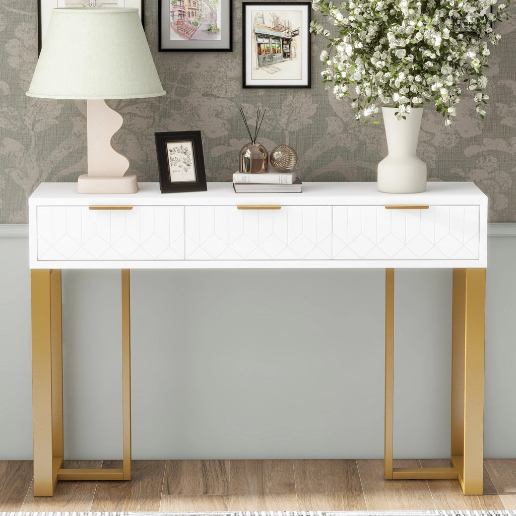 Tavolino consolle moderno con cassetti, struttura in metallo color oro, finitura bianca e piedini regolabili