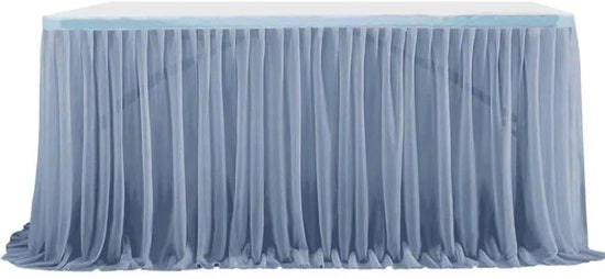 Tavolo con tovagliolo blu di Tule per feste e matrimoni