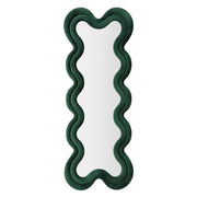 Specchio da parete Monica wavy in velluto verde 67x166 cm