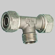 RACCORDO A TEE MASCHIO PER TUBO COBRAPEX  18 x 1/2 x 18 S. 2,5     TIEMME